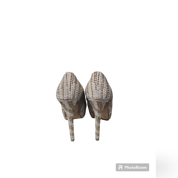 Breckelle Grey Sequin Stilletos Size 6 - Picture 2 of 4